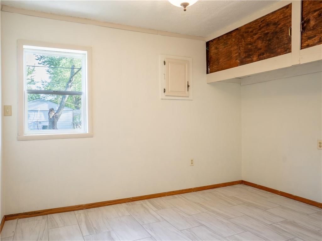 10814 Newton Avenue — photo 35