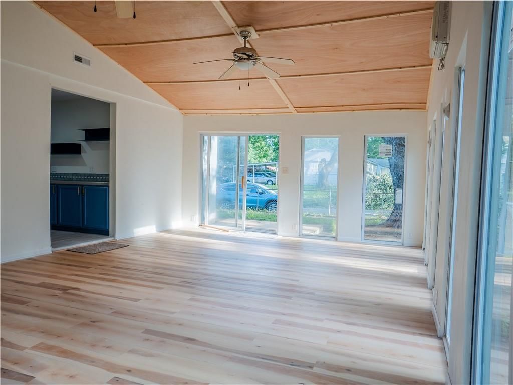 10814 Newton Avenue — photo 38