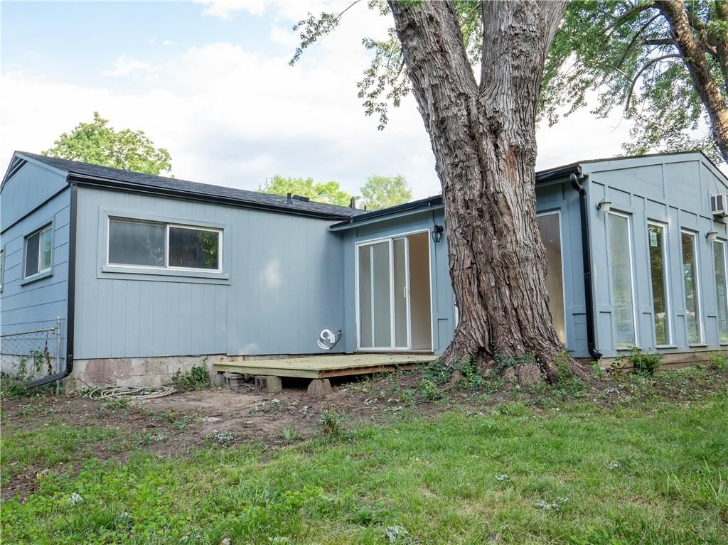 10814 Newton Avenue — photo 42