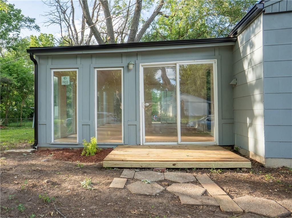 10814 Newton Avenue — photo 43