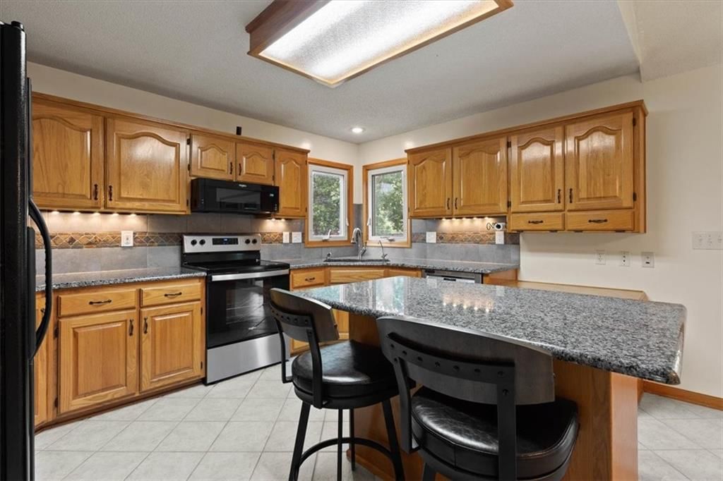 932 E Oakview Street — photo 11