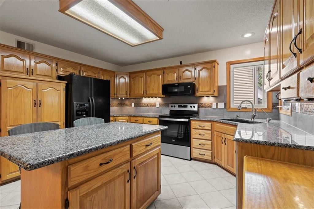 932 E Oakview Street — photo 12