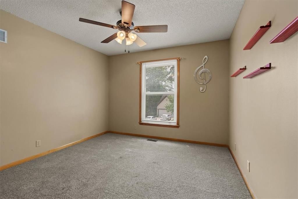 932 E Oakview Street — photo 13