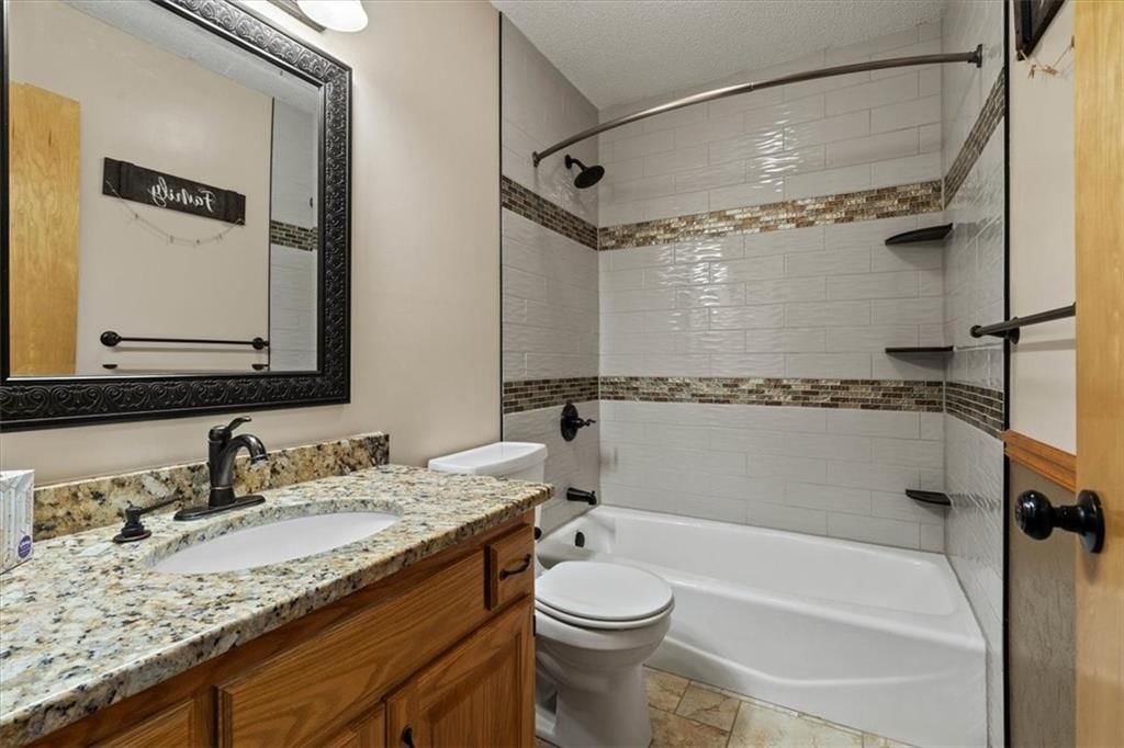 932 E Oakview Street — photo 15