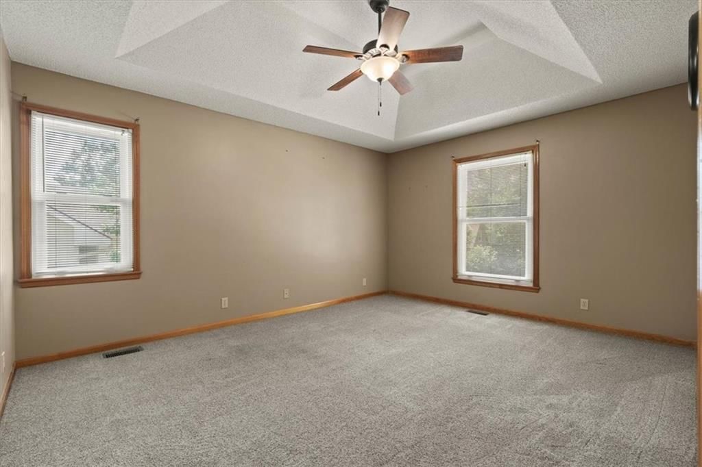 932 E Oakview Street — photo 16