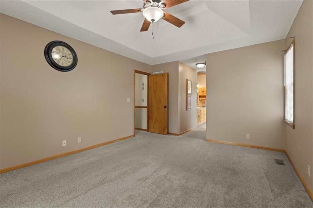 932 E Oakview Street — photo 17