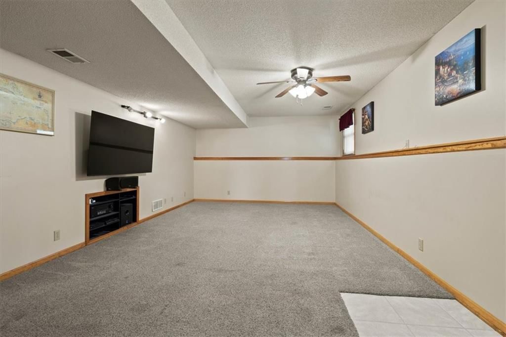 932 E Oakview Street — photo 20