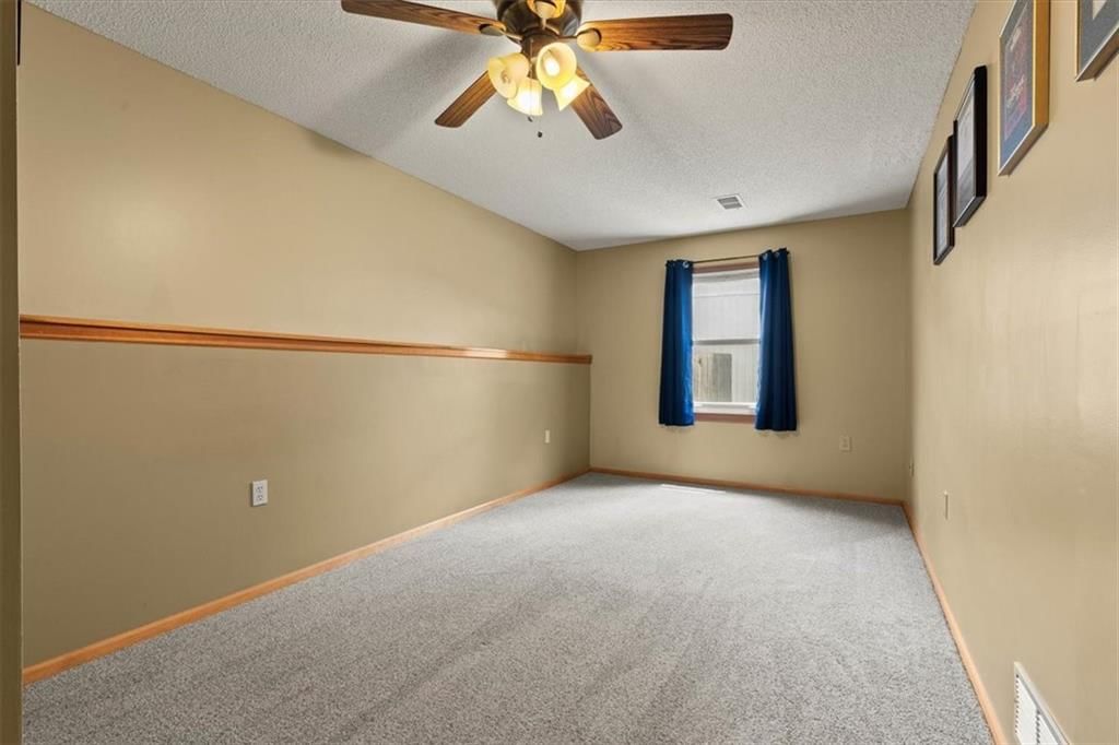932 E Oakview Street — photo 23