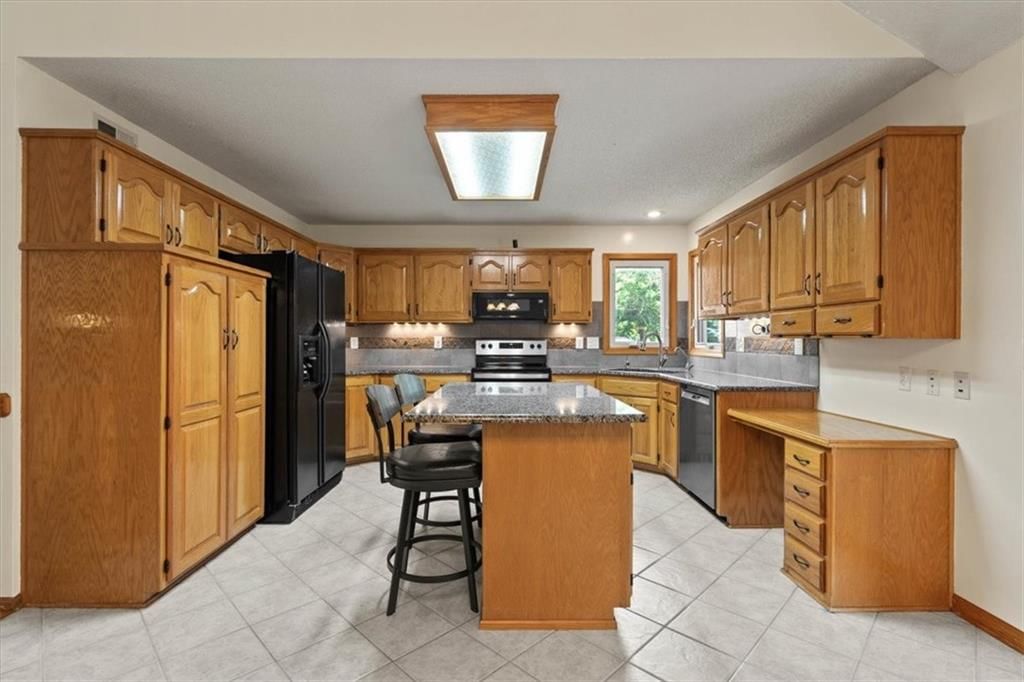 932 E Oakview Street — photo 10