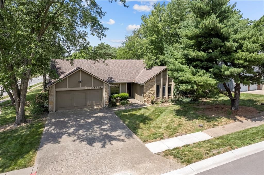 14228 S Sycamore Drive — photo 2