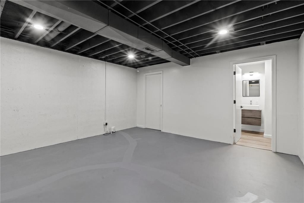 6800 N Holmes Street — photo 20