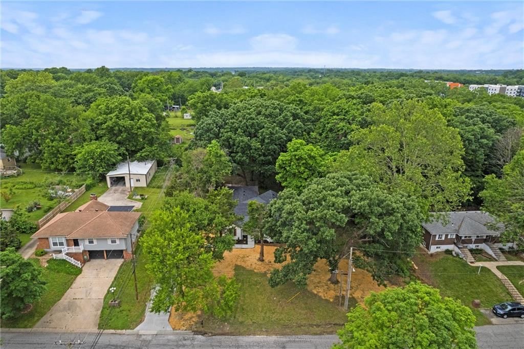 6800 N Holmes Street — photo 31