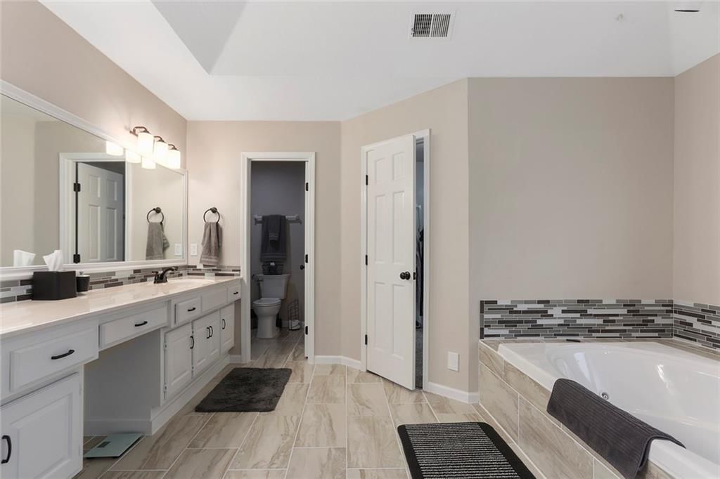 5700 N Woodland Point — photo 23