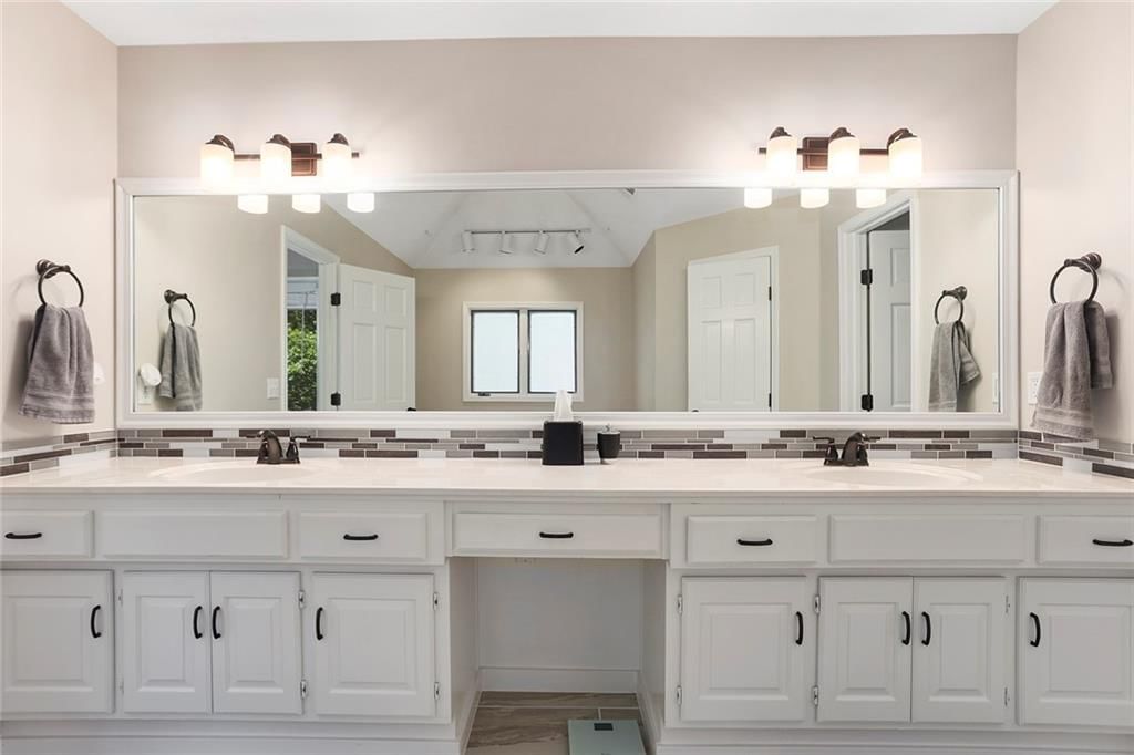5700 N Woodland Point — photo 26