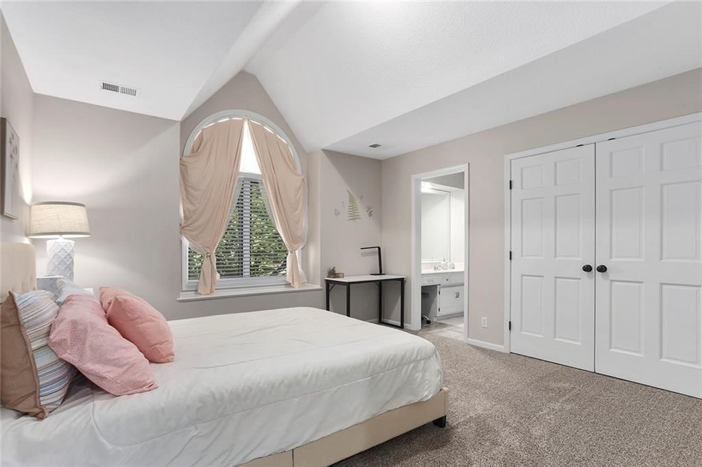 5700 N Woodland Point — photo 29