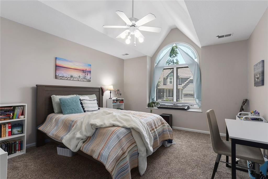 5700 N Woodland Point — photo 32