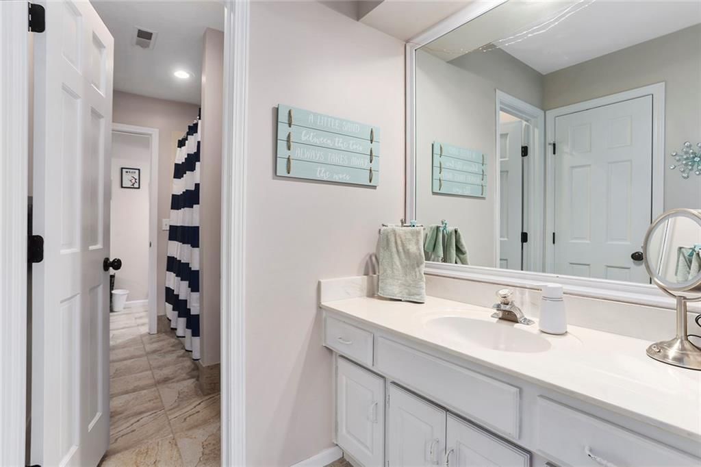 5700 N Woodland Point — photo 33