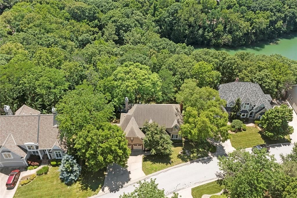 5700 N Woodland Point — photo 42