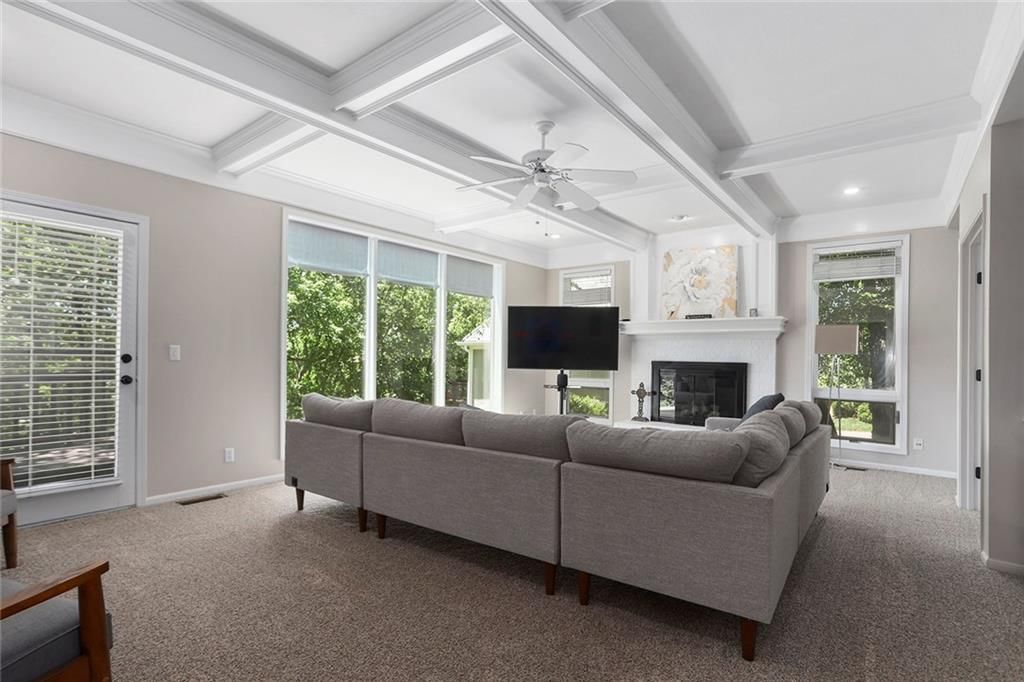 5700 N Woodland Point — photo 8