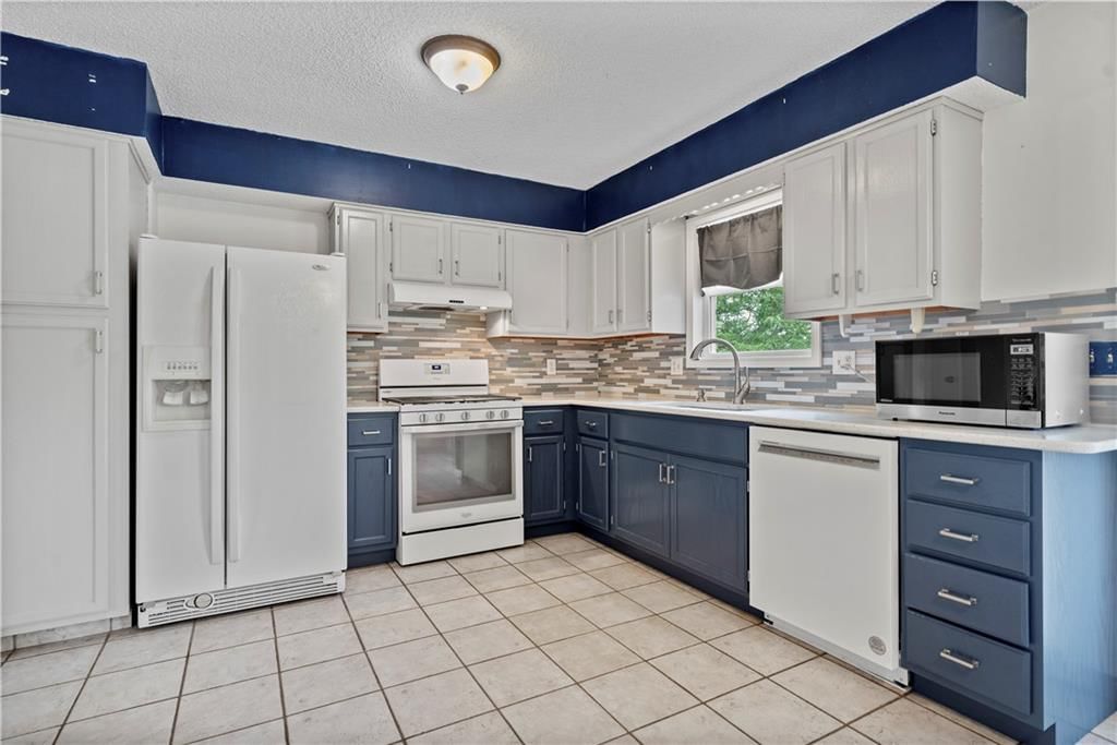 16237 W 132nd Street — photo 9