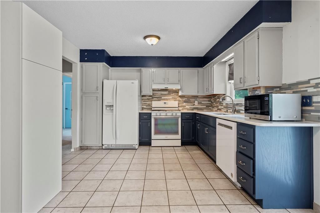 16237 W 132nd Street — photo 10