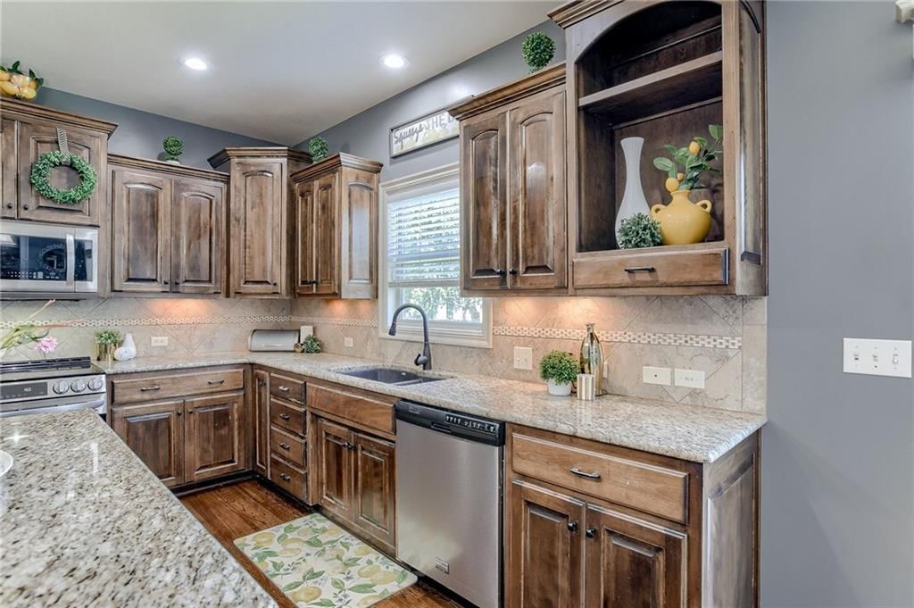 8815 N Saint Clair Avenue — photo 13