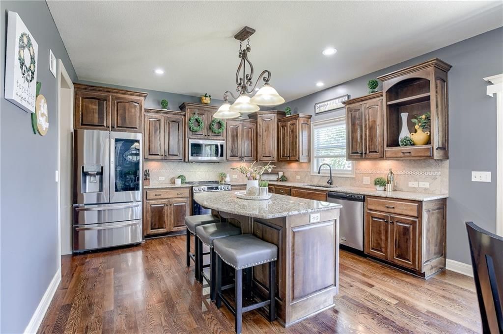 8815 N Saint Clair Avenue — photo 15