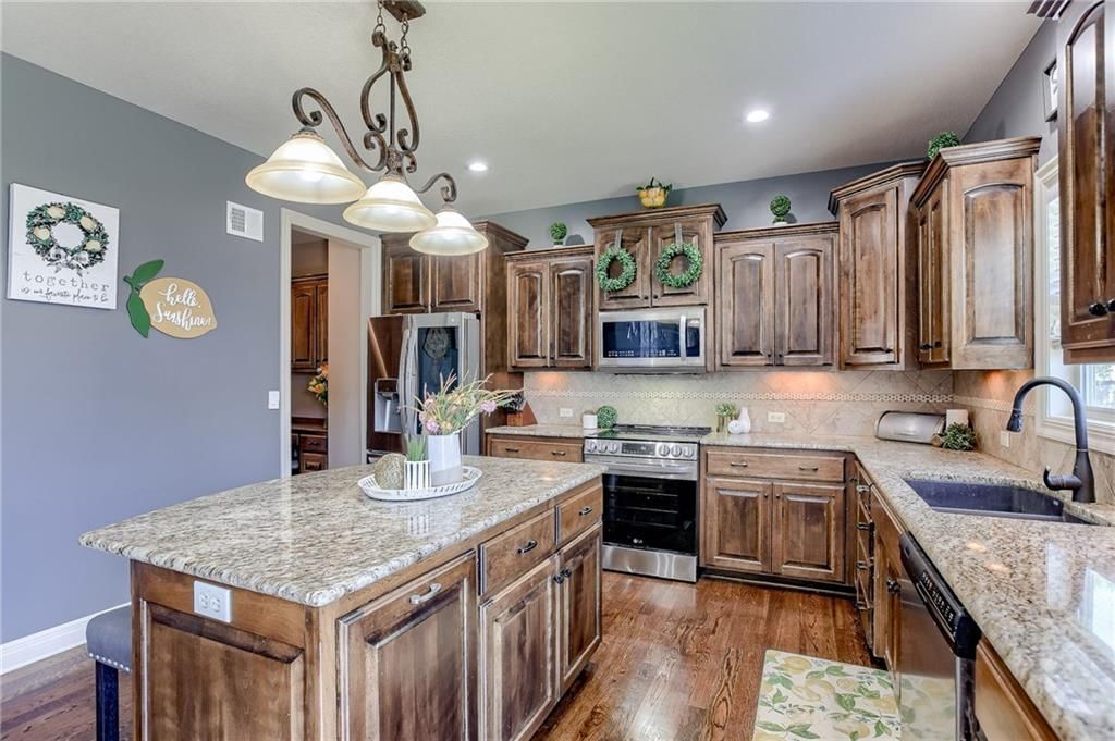8815 N Saint Clair Avenue — photo 16