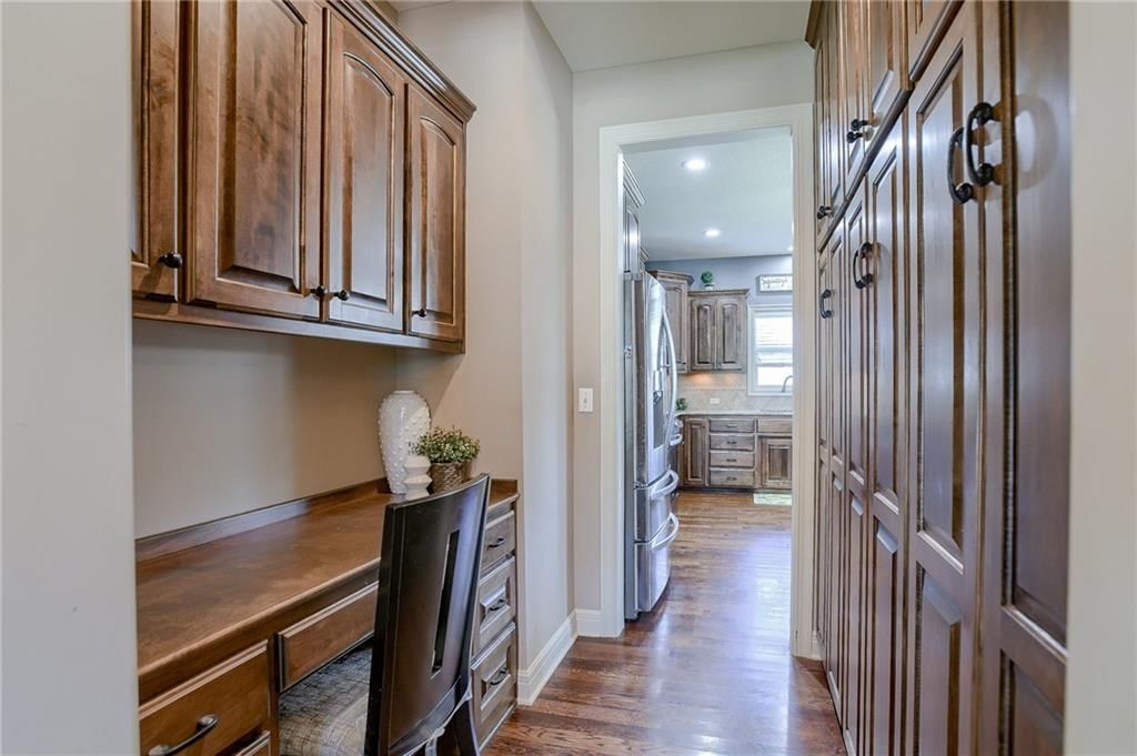 8815 N Saint Clair Avenue — photo 20