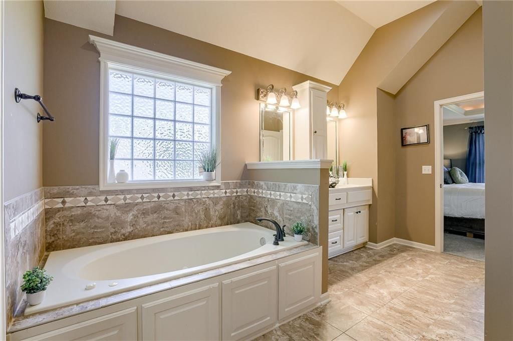 8815 N Saint Clair Avenue — photo 28