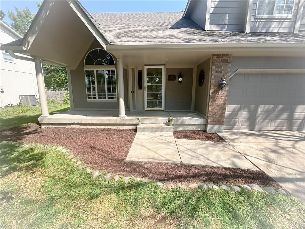 812 NW Rosaceae Drive — photo 2