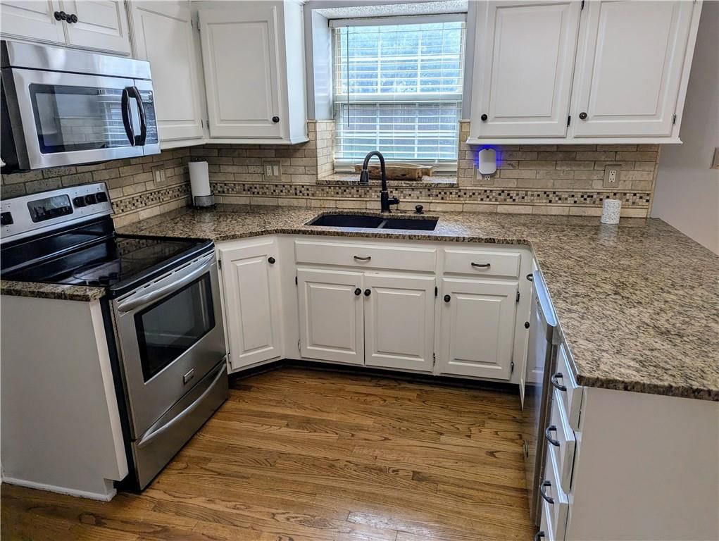 812 NW Rosaceae Drive — photo 14