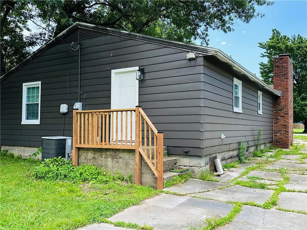 421 E Madison Street — photo 4