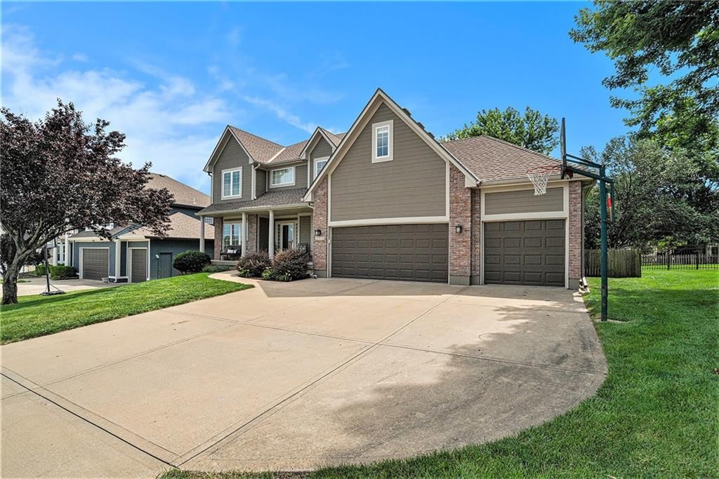 2725 SW Monarch Drive — photo 2