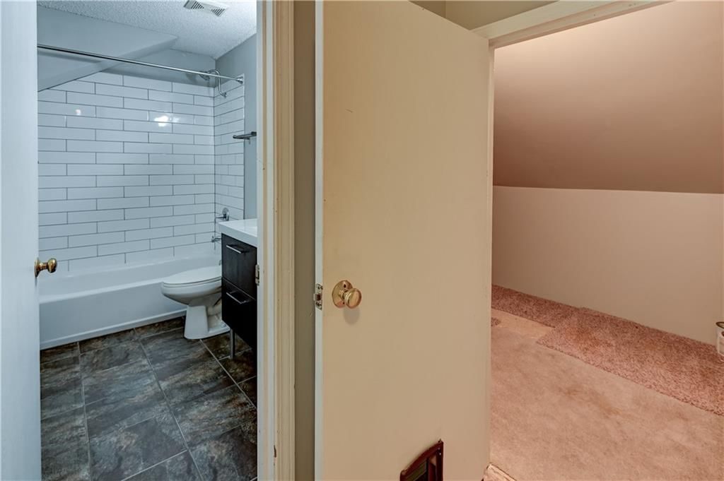 2024 Massachusetts Street — photo 33