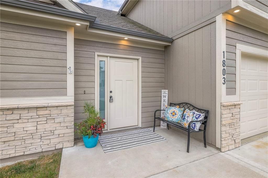 1803 NW Mya Court — photo 8