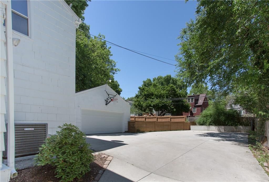 612 E 66th Street — photo 36