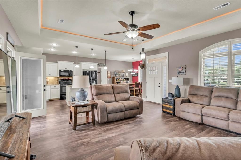 301 Golden Eagle Lane — photo 4