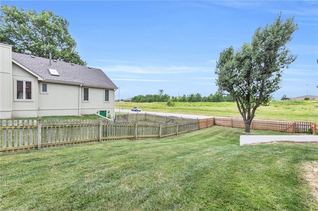 22609 W 53rd Terrace — photo 32