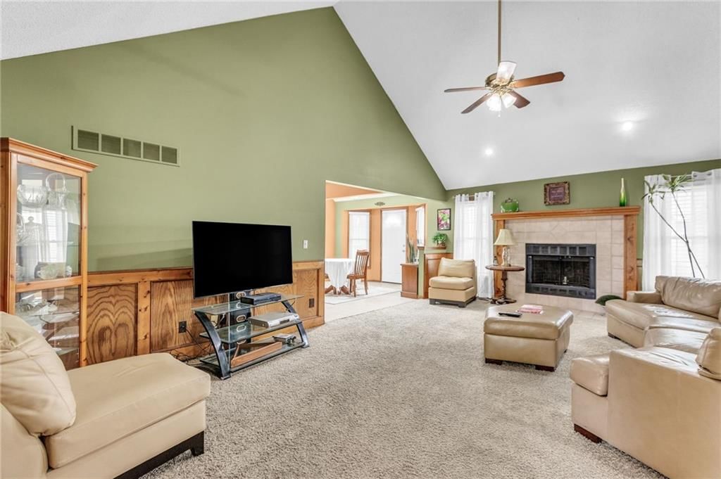 22609 W 53rd Terrace — photo 5