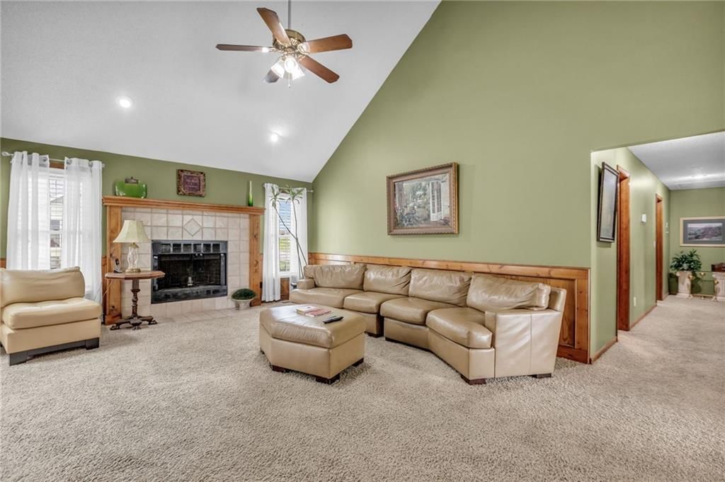 22609 W 53rd Terrace — photo 6