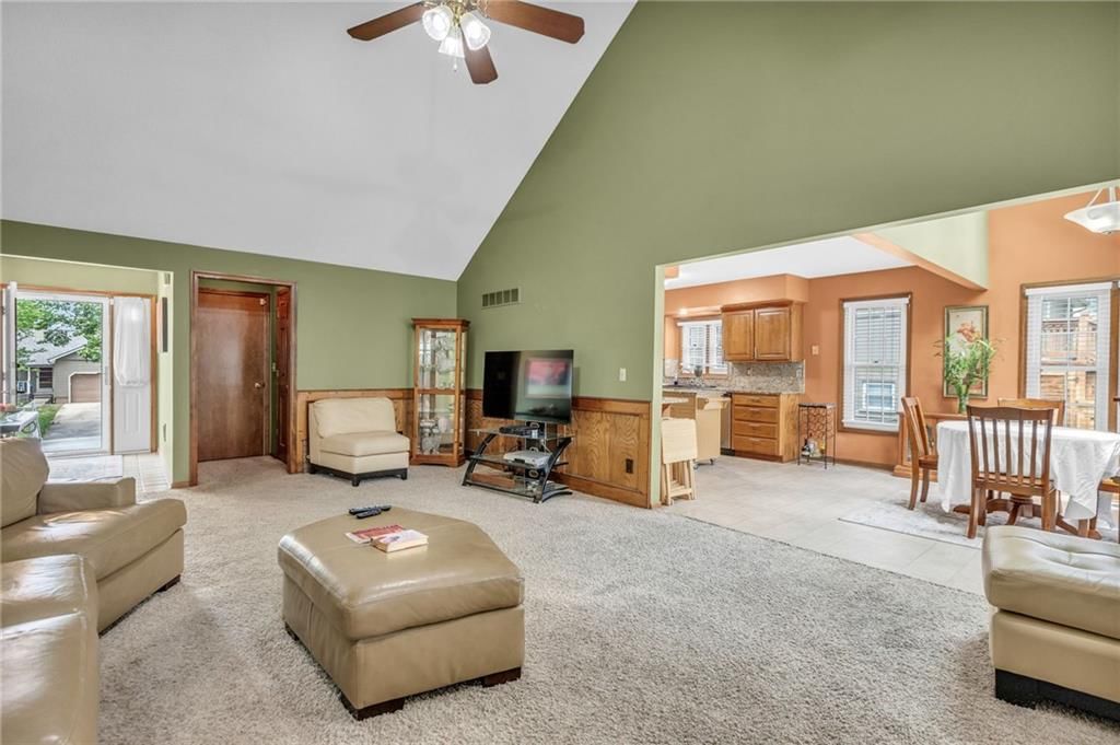 22609 W 53rd Terrace — photo 7