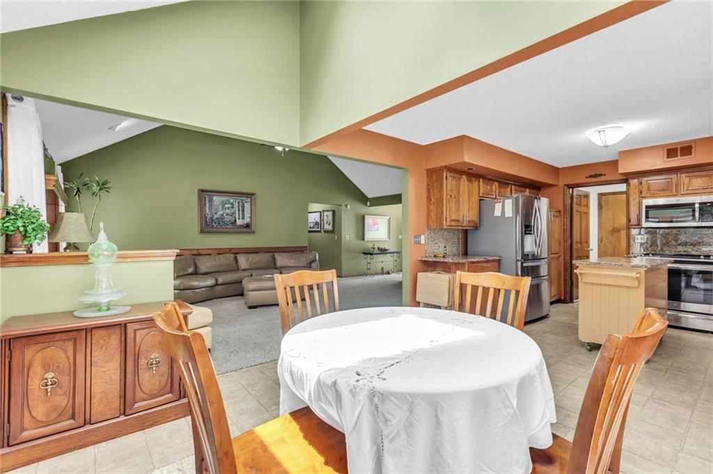22609 W 53rd Terrace — photo 9