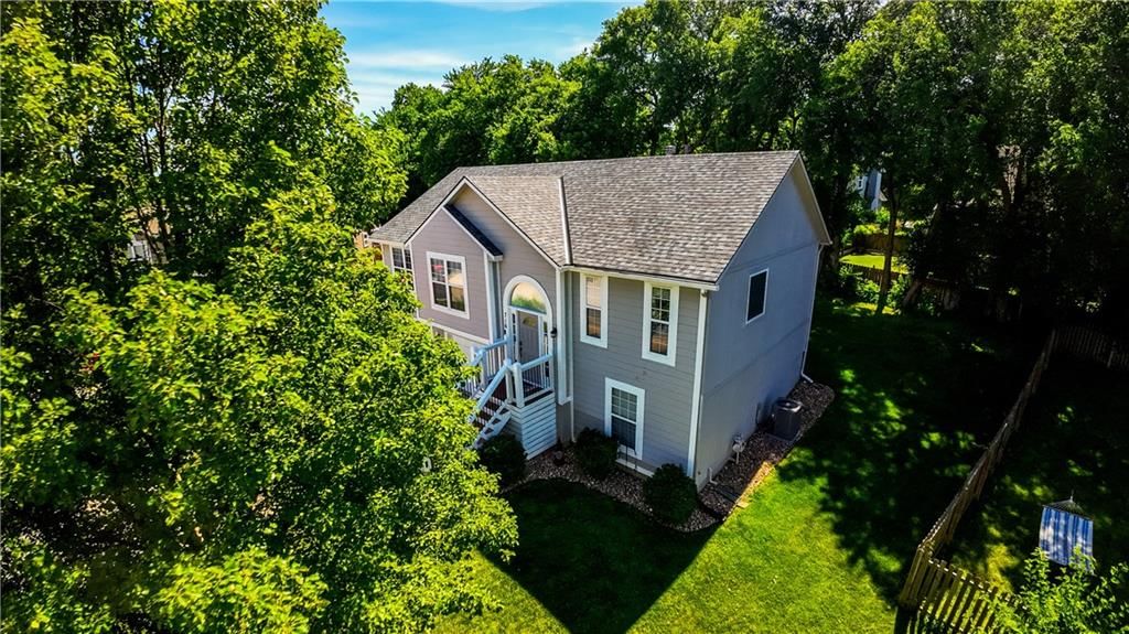 716 SE JAMES Circle — photo 4