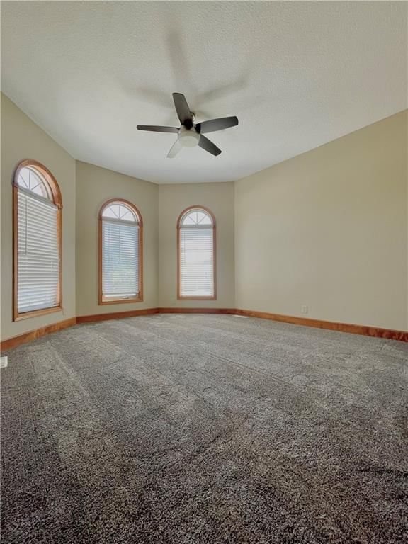 800 NW Cedar Lane — photo 37