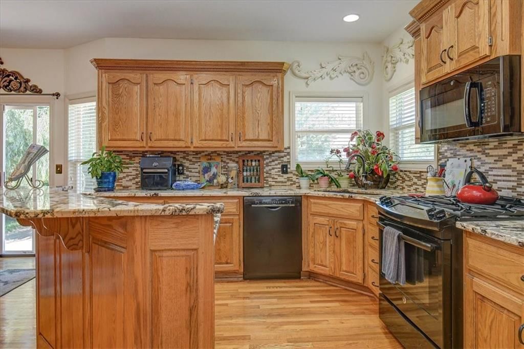 804 NE Carousel Lane — photo 12