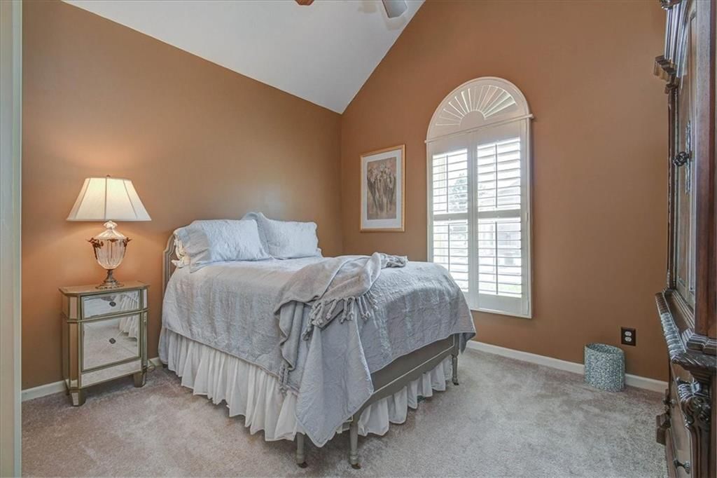 804 NE Carousel Lane — photo 20