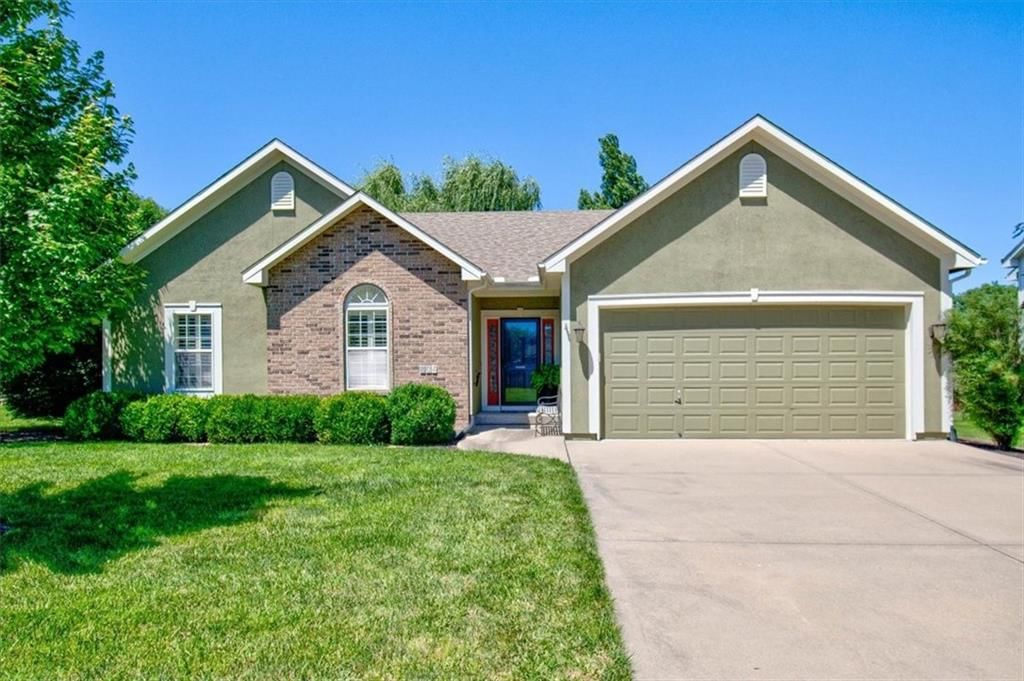 804 NE Carousel Lane — photo 3