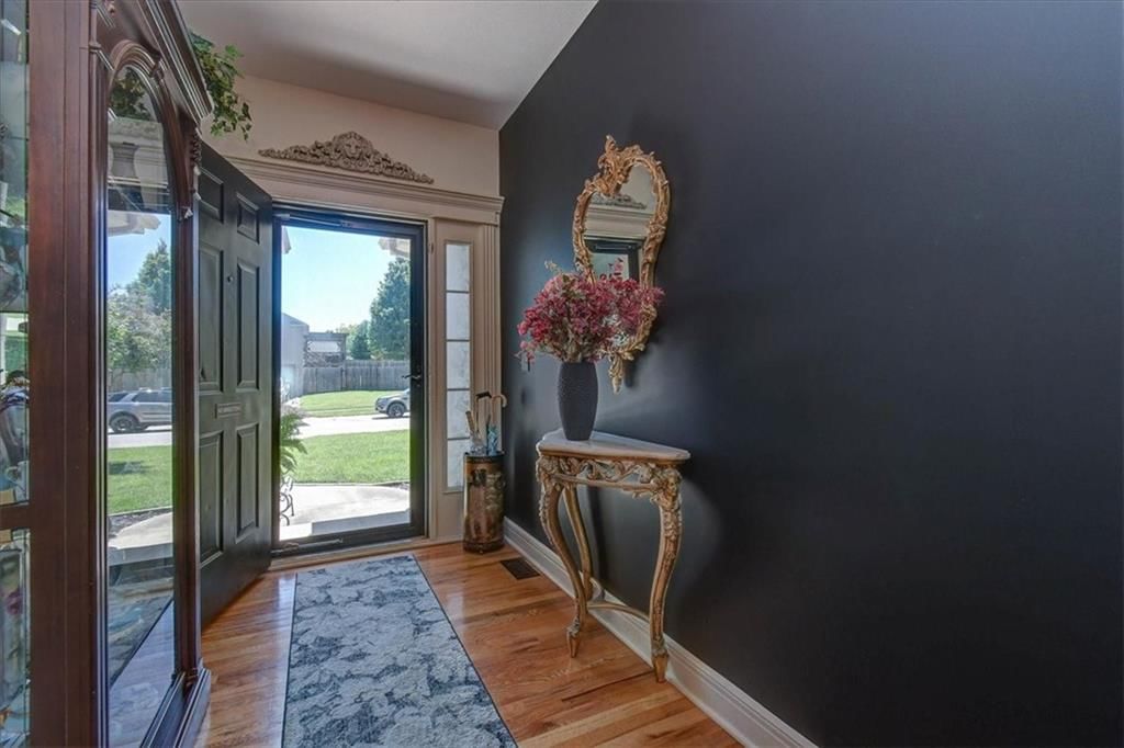 804 NE Carousel Lane — photo 4