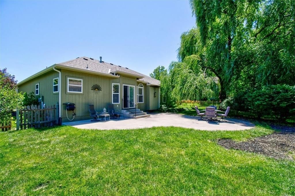 804 NE Carousel Lane — photo 31